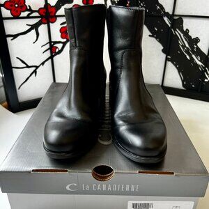 La Canadienne Black Leather Harlo booties size 8.5
